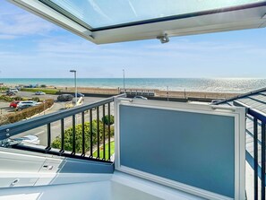 Property grounds - 5 bedroom accommodation in Worthing (Worthing)