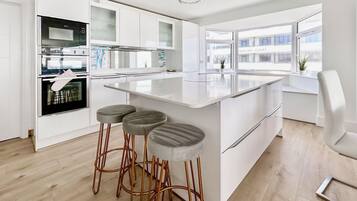 Dishwasher, high chair