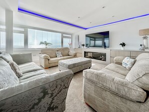 TV - 5 bedroom accommodation in Worthing (Worthing)