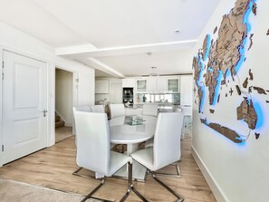 Dining - 5 bedroom accommodation in Worthing (Worthing)