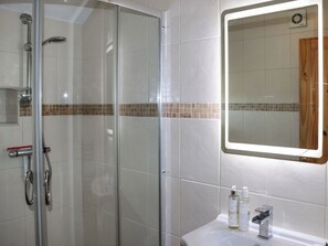 Towels - 1 bedroom accommodation in Llanfaethlu, near Church Bay (Llanfaethlu, near Church Bay)