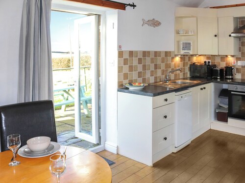 1 bedroom accommodation in Llanfaethlu, near Church Bay