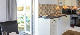 1 bedroom accommodation in Llanfaethlu, near Church Bay