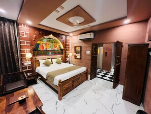 Grand Double Room, City View | Desk, free WiFi