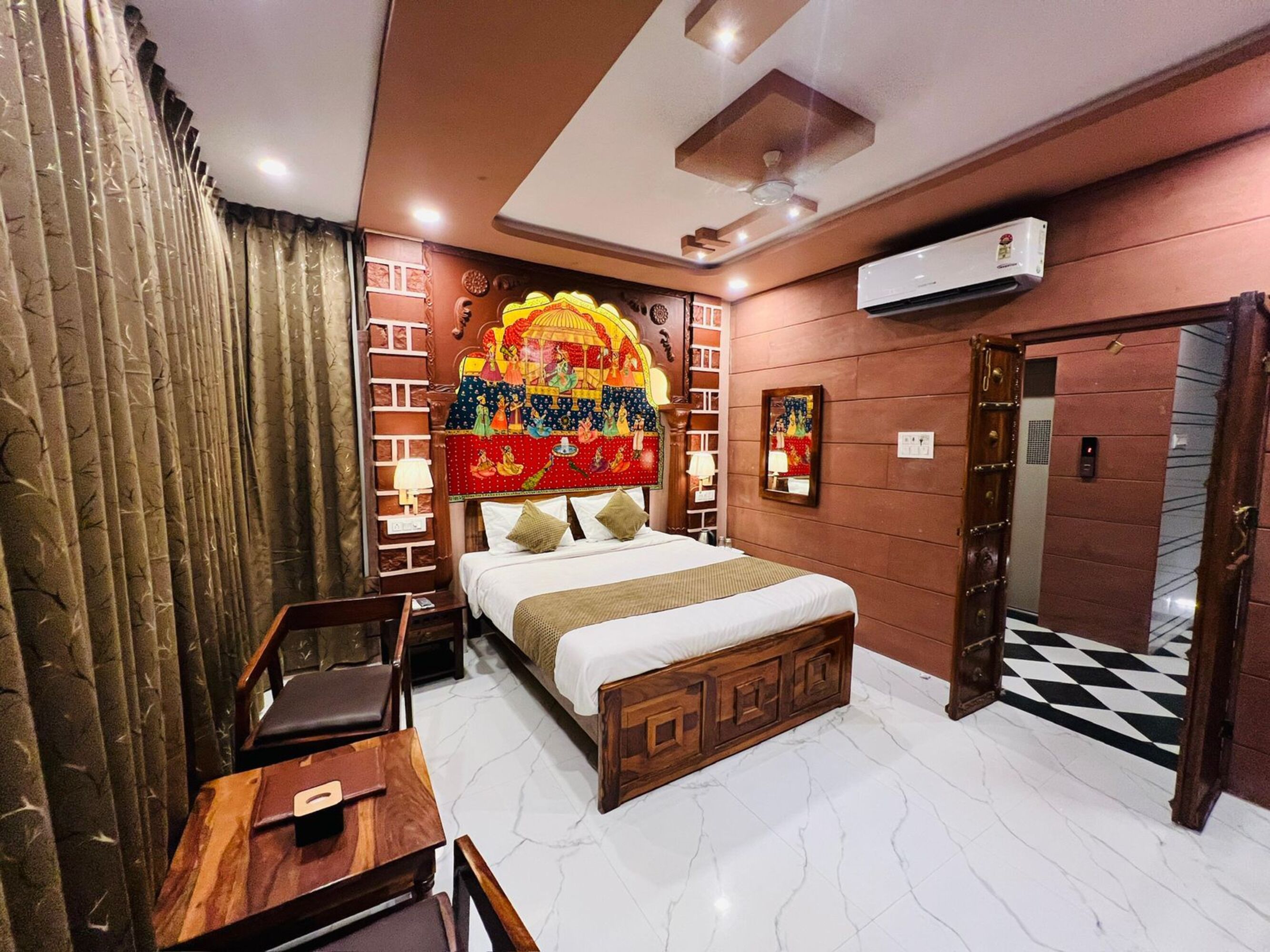 Grand Double Room, City View | Desk, free WiFi