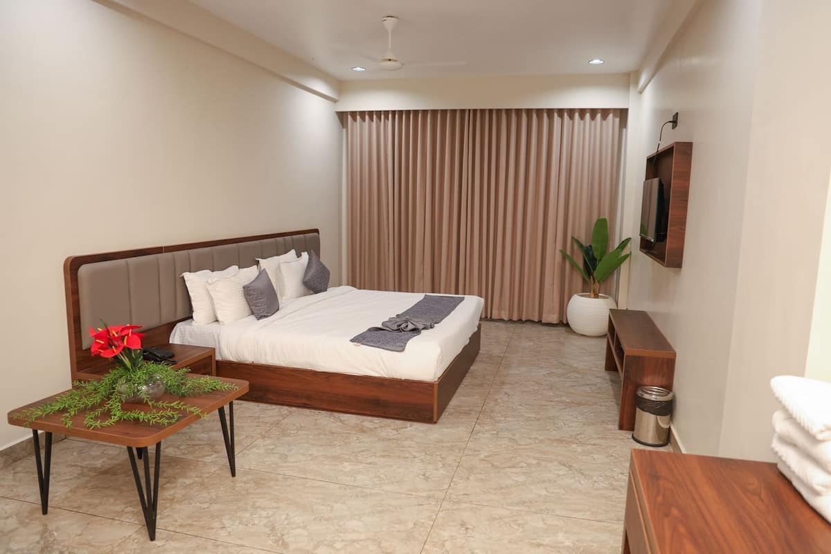 Deluxe Single Room | Free WiFi, bed sheets