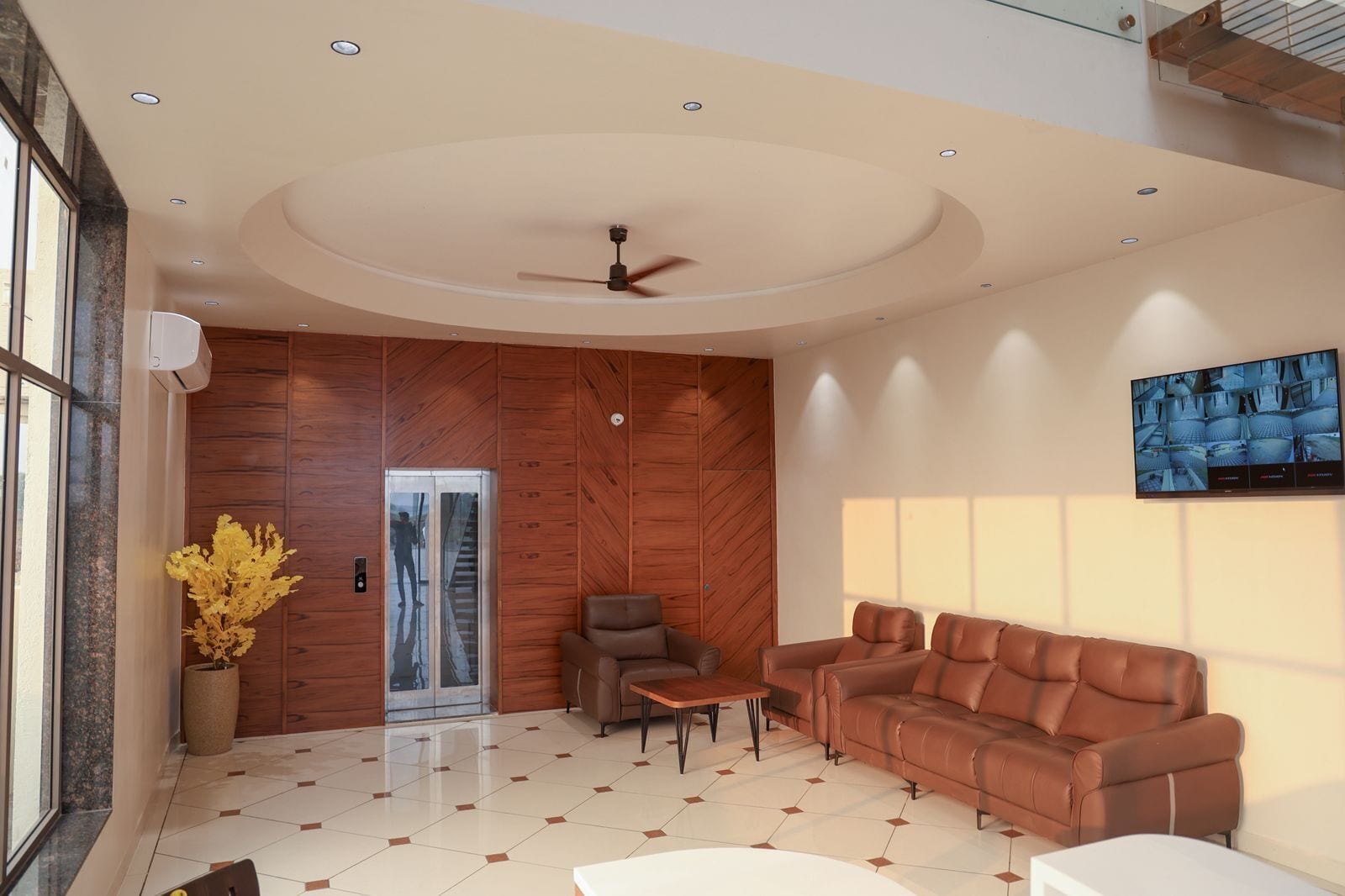 المنشأة من الداخل