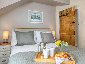 2 bedrooms, free WiFi - 2 bedroom accommodation in Aberdyfi, near Aberdovey (Aberdyfi, near Aberdovey)