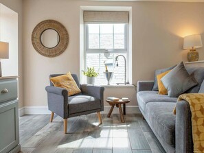 Living area - 2 bedroom accommodation in Aberdyfi, near Aberdovey (Aberdyfi, near Aberdovey)