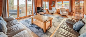 4 bedroom accommodation in Kenwick, near Louth