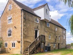 Exterior - 4 bedroom accommodation in Baston, near Stamford (Baston, near Stamford)