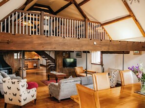 TV - 4 bedroom accommodation in Baston, near Stamford (Baston, near Stamford)