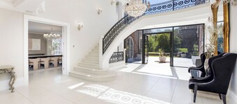 The Essex Mansion - UK48355