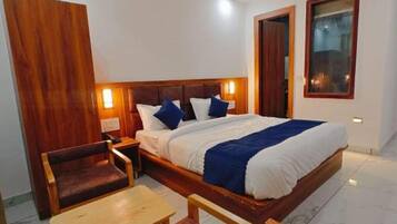 Rom – deluxe | Skrivebord, skrivebord for bærbar PC og wi-fi (inkludert)