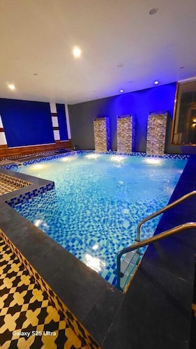 HOTEL FALLS STREET BY DC HILLS