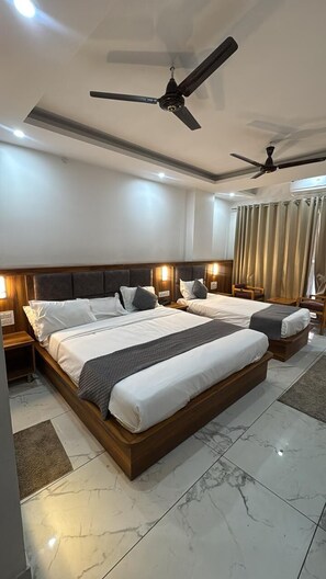 家庭客房 | 埃及棉床單、高級寢具、記憶棉床墊、書桌