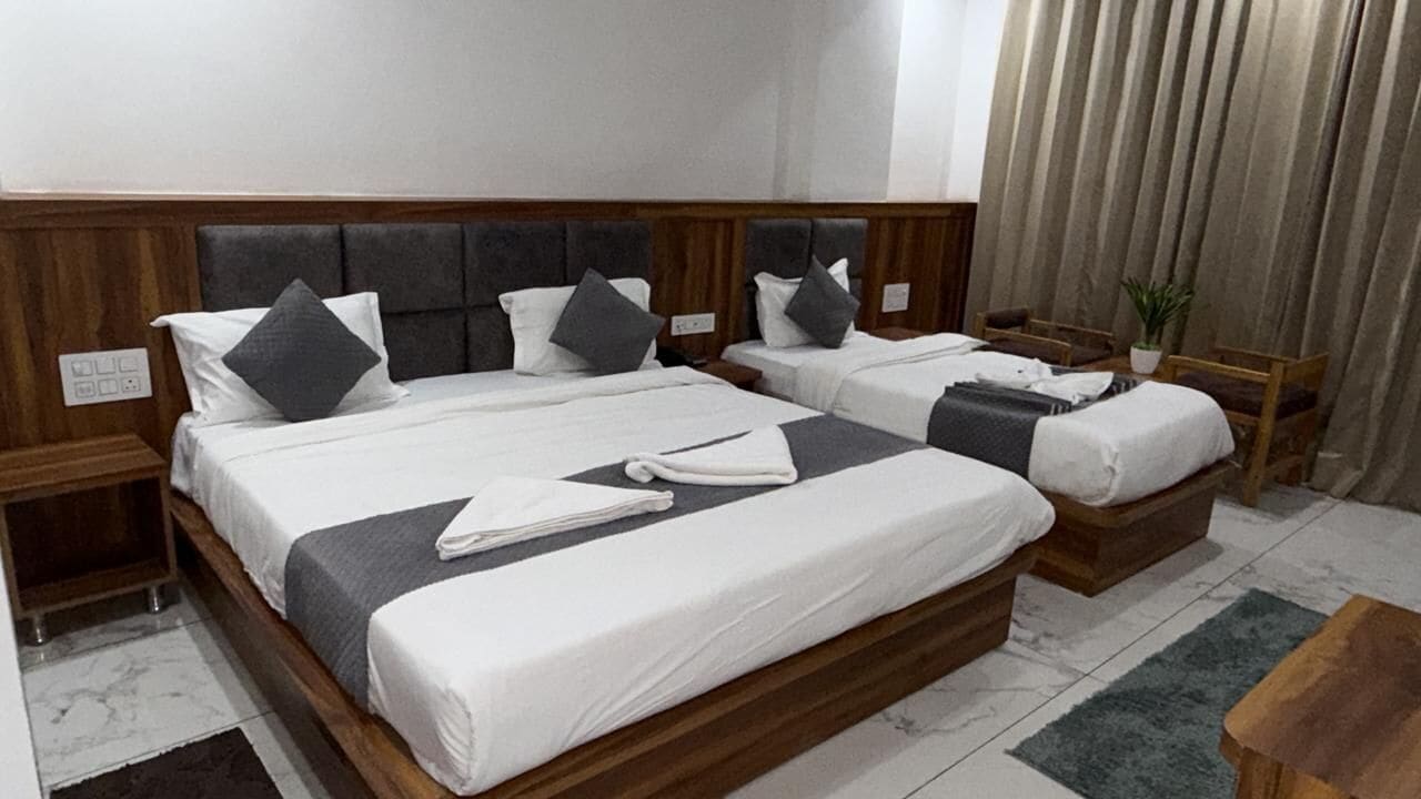 Family Room | Egyptian cotton sheets, premium bedding, memory-foam beds, desk