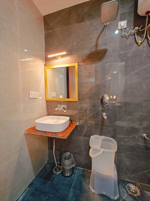 Kamar Deluks | Kamar mandi | Perlengkapan mandi gratis, handuk, sabun, dan sampo