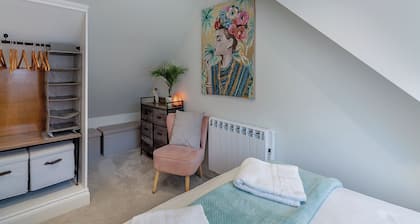 Olive Breeze is a bright spacious property in the old part of Felixstowe.