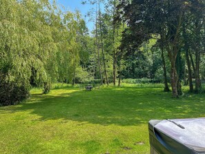 Property grounds - 5 bedroom accommodation in Ulverston (Ulverston)