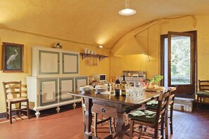Dining - Villa Nobilea: A welcoming three-story property within a medieval castle surrounded by the greenery, with Free WI-FI. (Selvazzano Dentro)