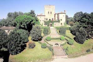 Exterior - Villa Nobilea: A welcoming three-story property within a medieval castle surrounded by the greenery, with Free WI-FI. (Selvazzano Dentro)
