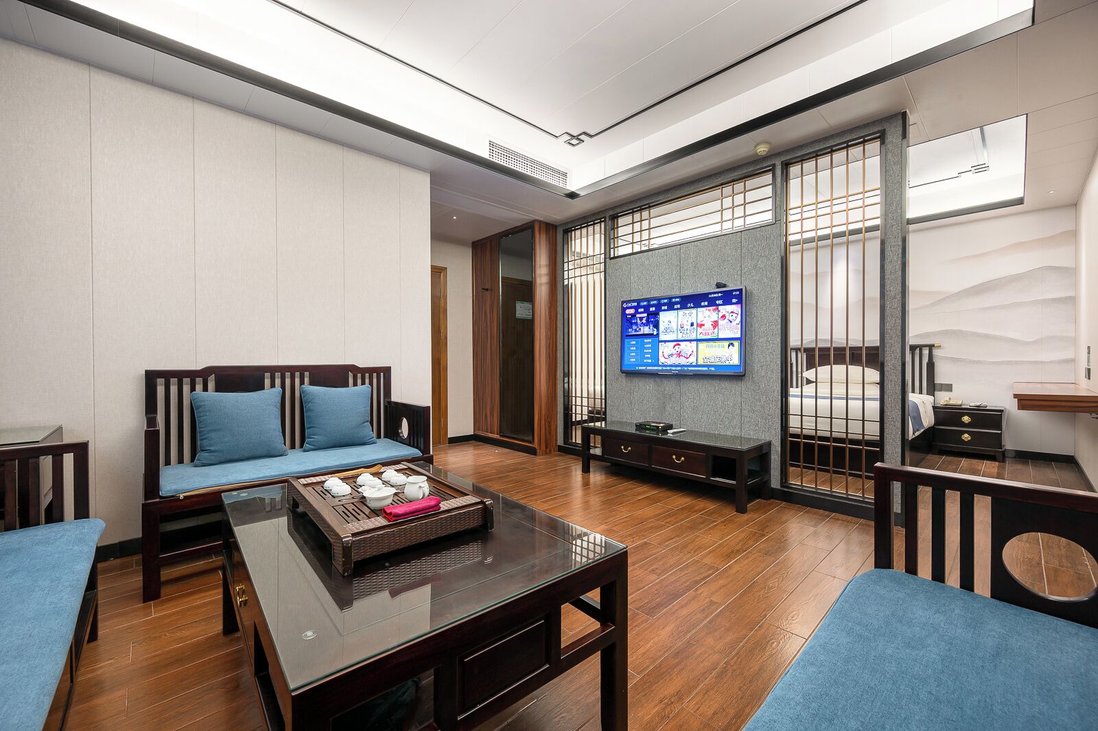 Executive Suite, City View | Laptop workspace, free WiFi