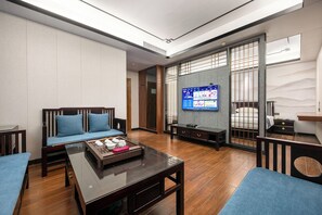 Espacio para trabajar con laptop, wifi gratis y ropa de cama 