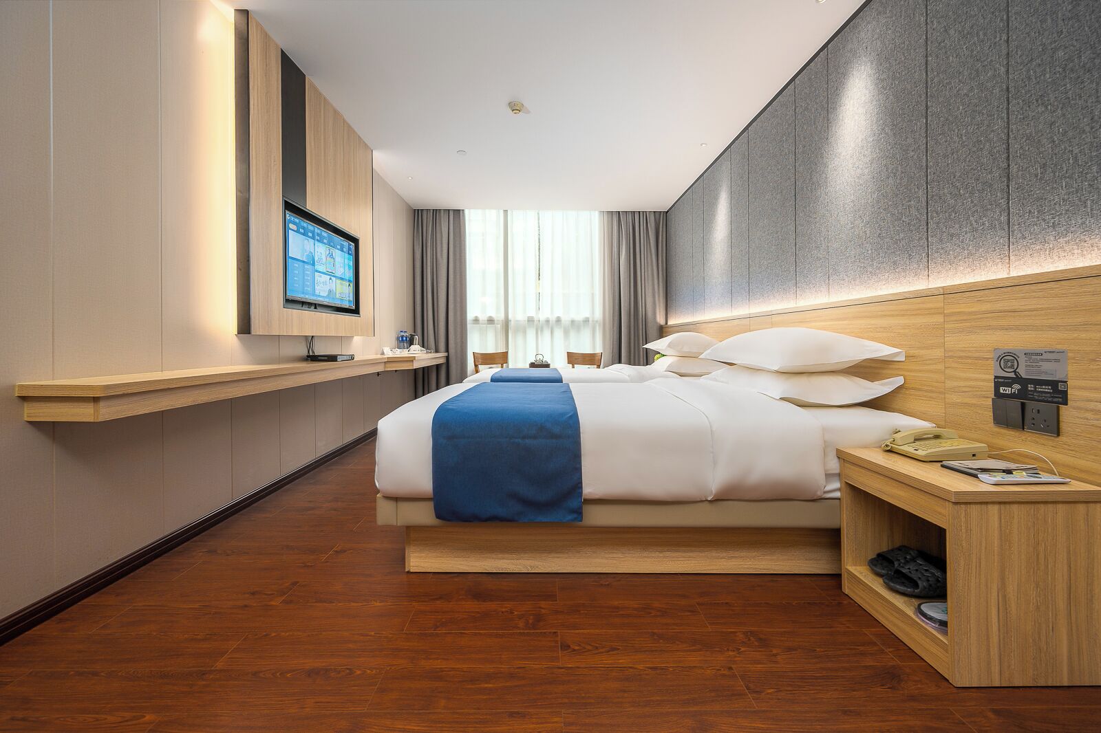 Laptop workspace, free WiFi