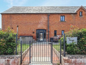 Exterior - 4 bedroom accommodation in Gloucester (Gloucester)