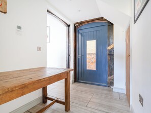 Interior - 4 bedroom accommodation in Gloucester (Gloucester)