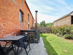 Outdoor dining - 4 bedroom accommodation in Gloucester (Gloucester)