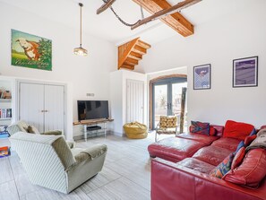 TV - 4 bedroom accommodation in Gloucester (Gloucester)