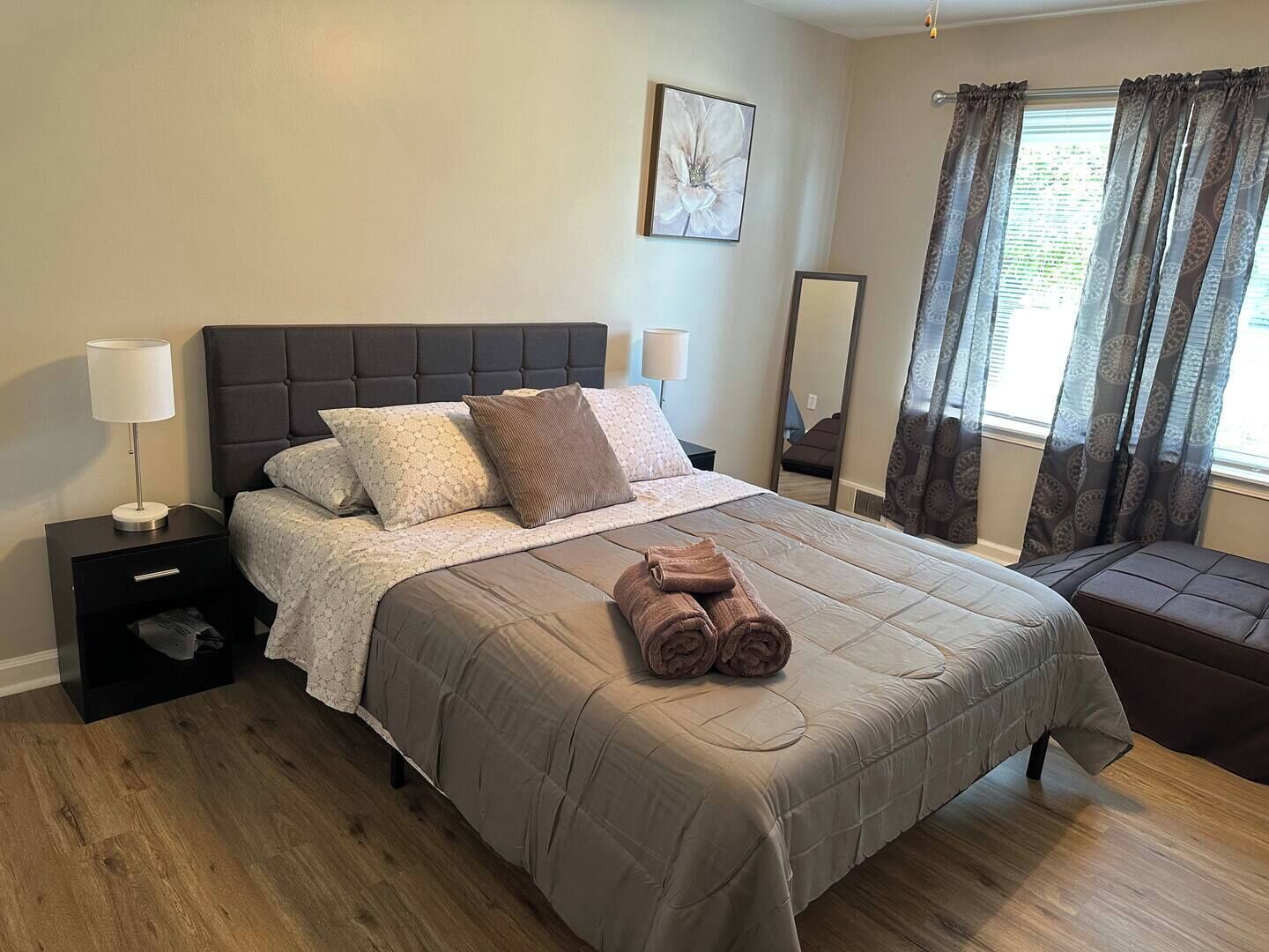 2 chambres, fer et planche à repasser, Wi-Fi, draps fournis