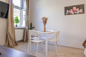 Eenvoudig appartement | Dineren