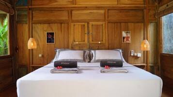 Dobbeltrom – design, bassengutsikt | Safe på rommet