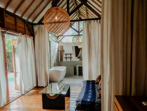 Villa Romantique, vue piscine | Salle de bain