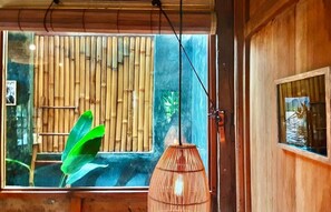 Dobbeltrom – deluxe, bassengutsikt | Innvendig