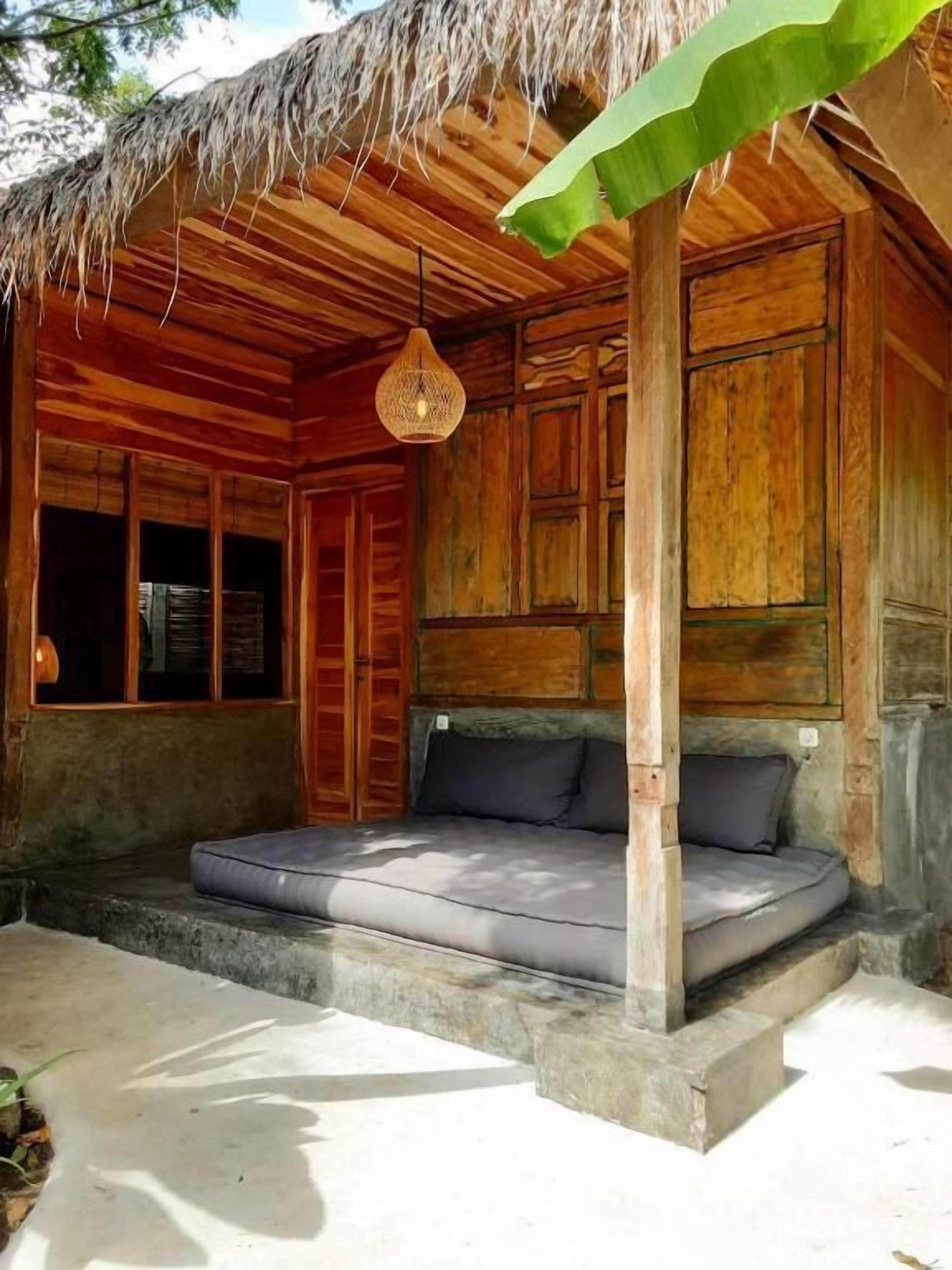 Firemannsrom – design, bassengutsikt | Overnattingsstedets uteområder