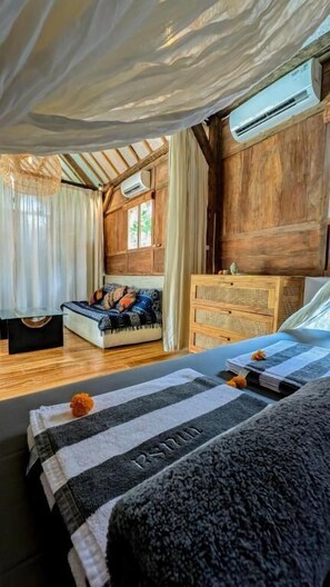 Romantisk villa, bassengutsikt | Innvendig