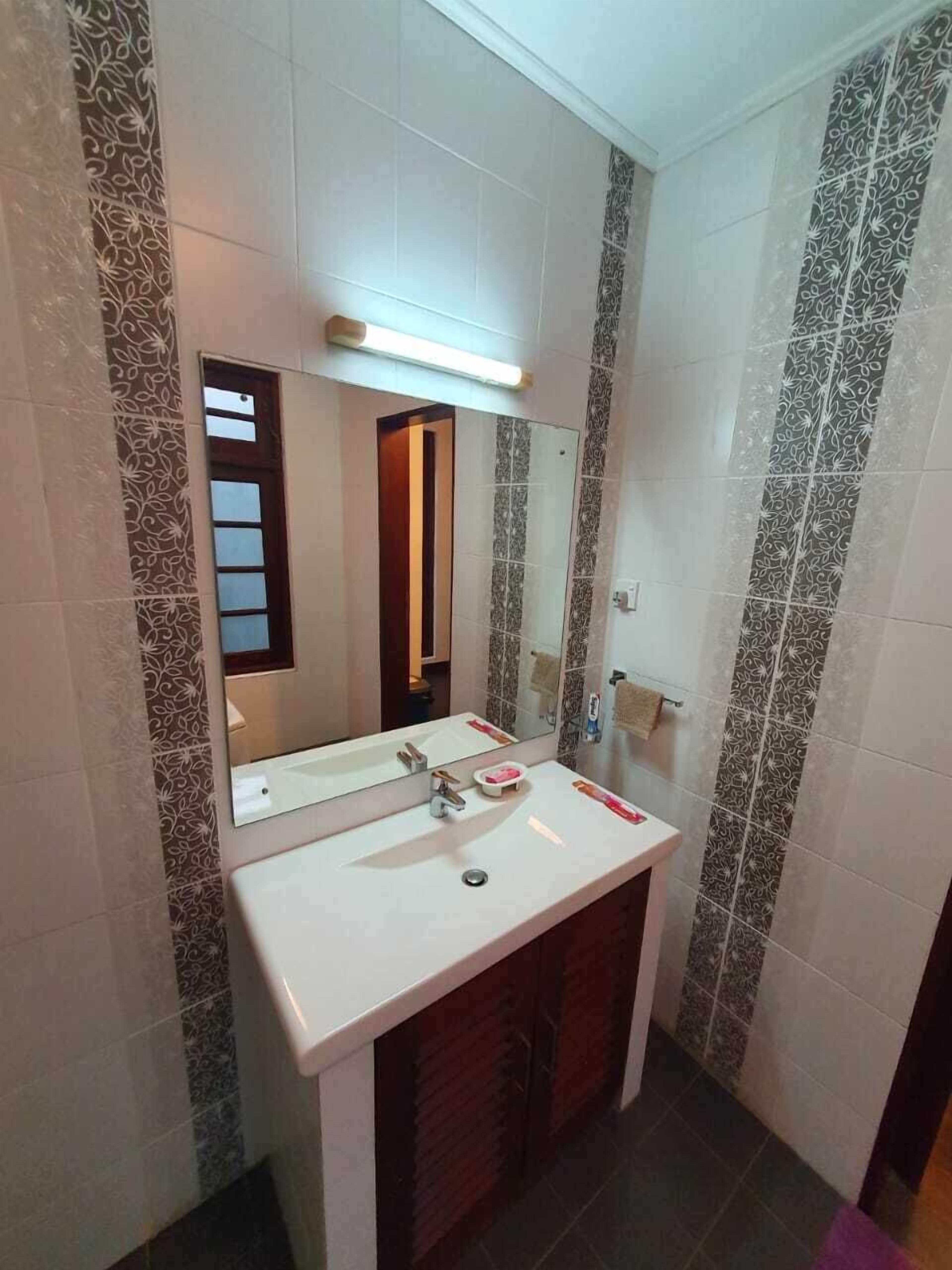 Pengering rambut, tuala disediakan 