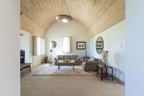 TV - Villa in Lizzanello with 5 bedrooms sleeps 10 (Lizzanello)