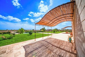Terrace/patio - Villa in Lizzanello with 5 bedrooms sleeps 10 (Lizzanello)