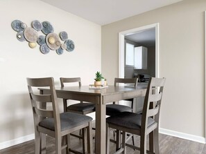 Dining - Riverside A1 - QUEEN 2BD/1BA Apt near River (Evansville)