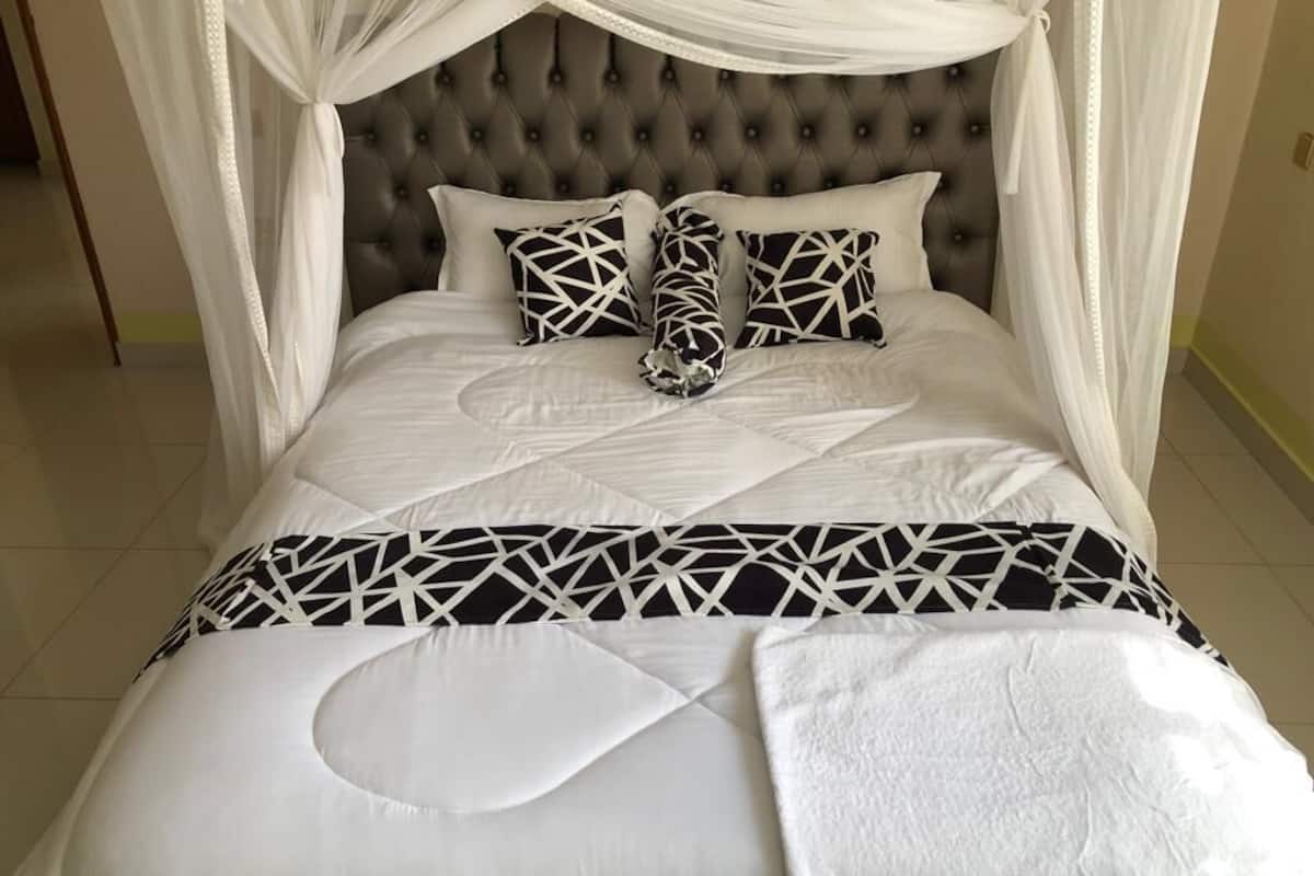 Desk, free WiFi, bed sheets