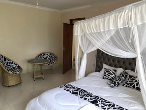 Desk, free WiFi, bed sheets - Villa Esperanza Kitui (Kitui County)