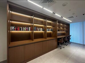 Business centre - FIRST CLASS |1BR| Luxury Comfort | Prime Location (Business Bay)