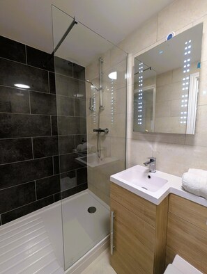 Studio Confort, patio | Salle de bain
