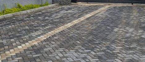 Luxury Apartment, 3 Bedrooms, Mobility Accessible, Private Pool | Property grounds