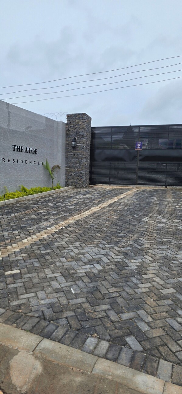 Appartement Luxe, 3 chambres, accessible aux personnes à mobilité réduite, piscine privée | Enceinte de l’hébergement